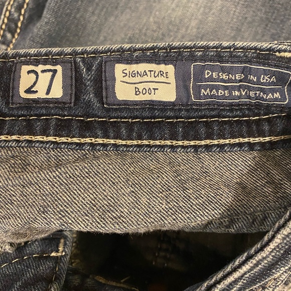 Miss Me	Low Rise 5 Pocket Distressed Signature Boot Jeans - Picture 8 of 9